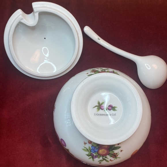 I. GODINGER & CO. Yorkshire Pattern Porcelain Tureen - Picture 5 of 10